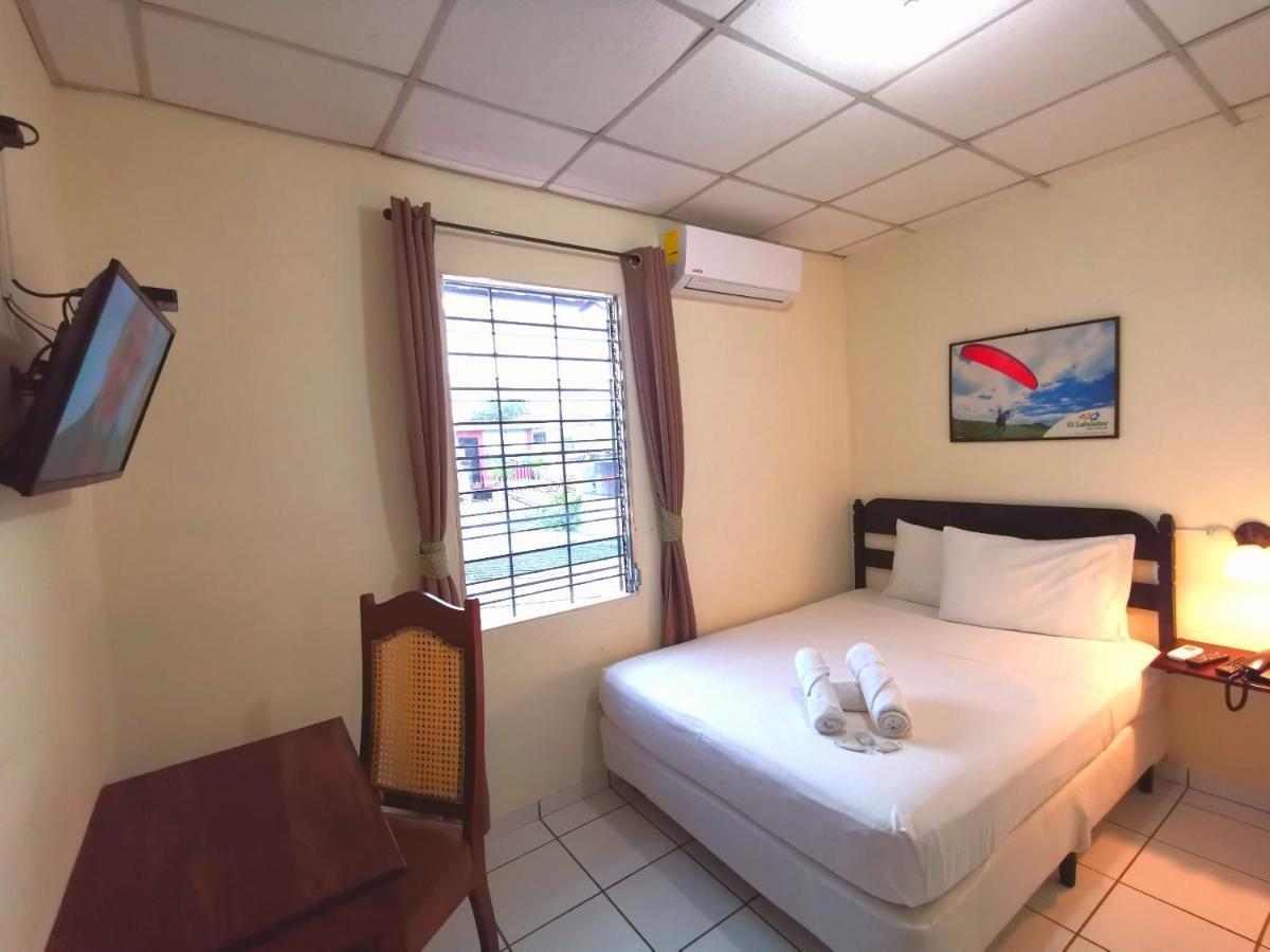 Hotel Armonia Hostal San Salvador Exterior photo