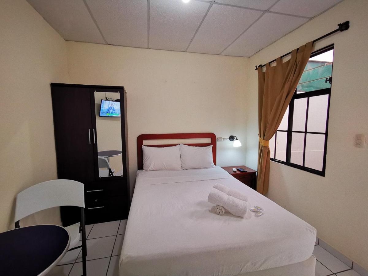 Hotel Armonia Hostal San Salvador Exterior photo