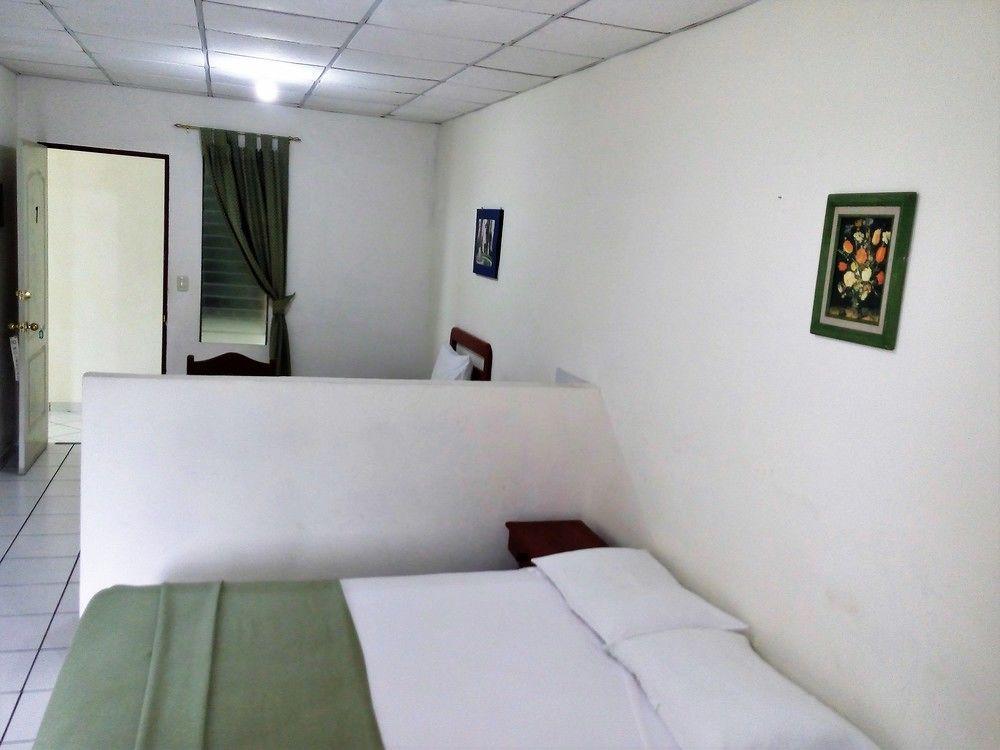 Hotel Armonia Hostal San Salvador Exterior photo