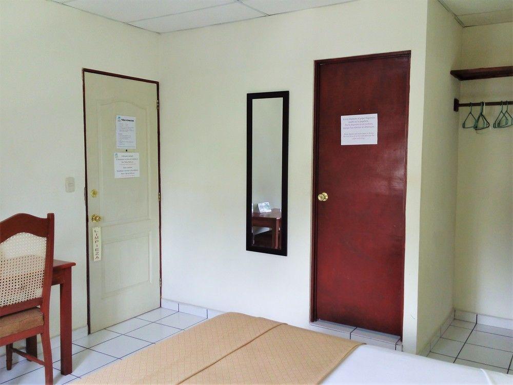 Hotel Armonia Hostal San Salvador Exterior photo