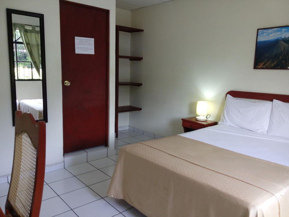 Hotel Armonia Hostal San Salvador Exterior photo