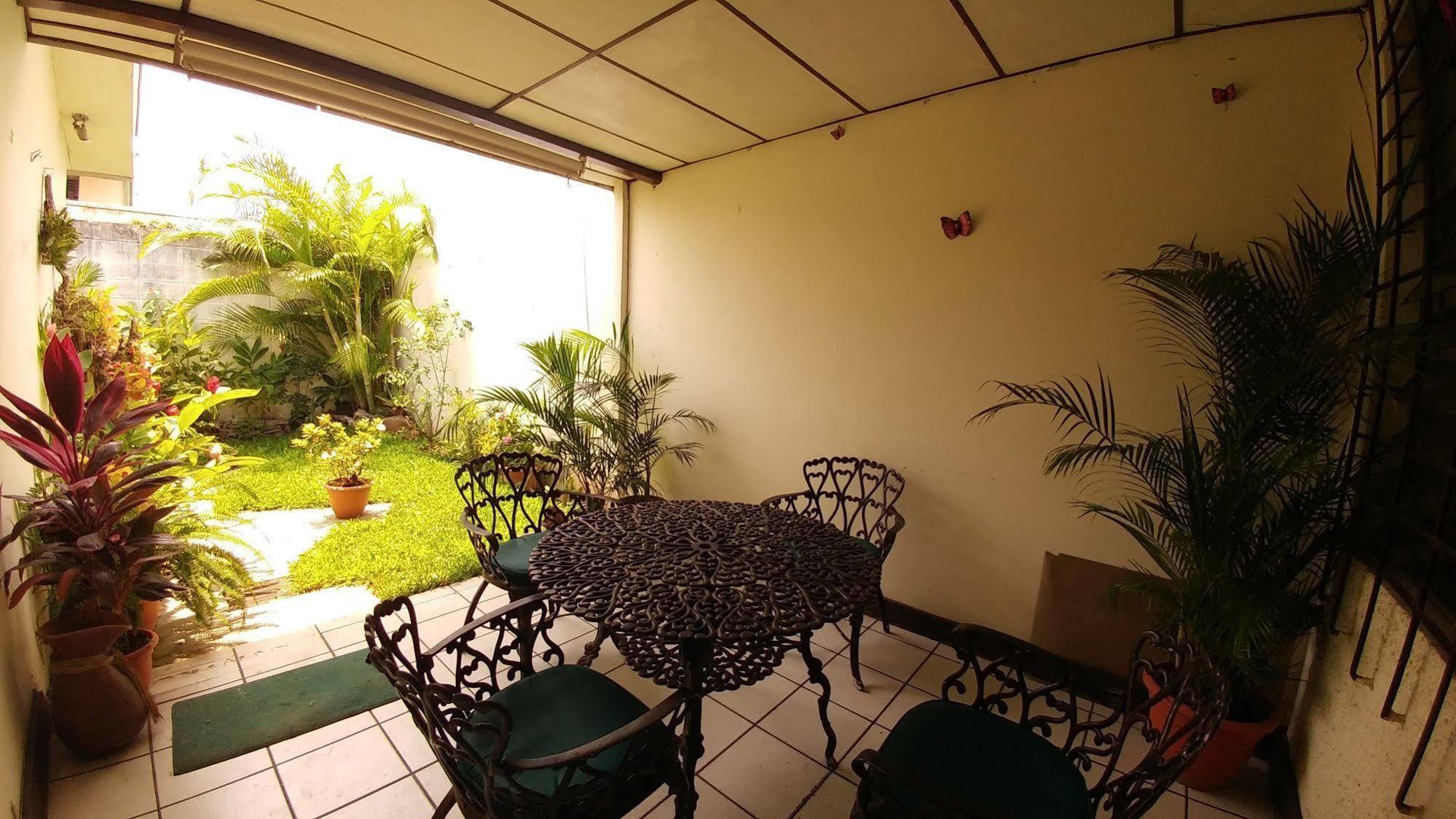 Hotel Armonia Hostal San Salvador Exterior photo
